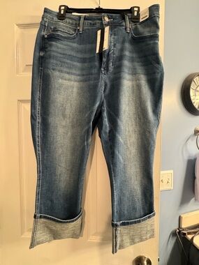 Judy Blue Mid Wash Blue Roll-Cuff Cropped Jeans